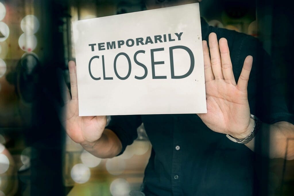 Sign on window that says "Temporarily Closed"