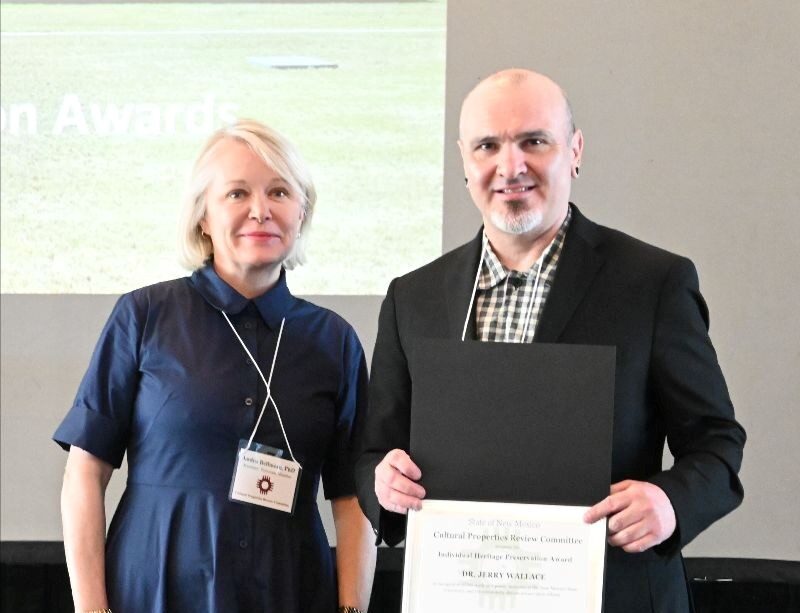 photo of two people, one person receiving an award.