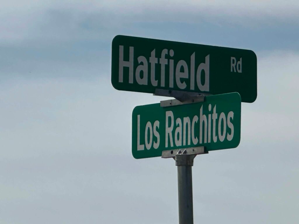 photo of street names Hatfield Rd and Los Ranchitos